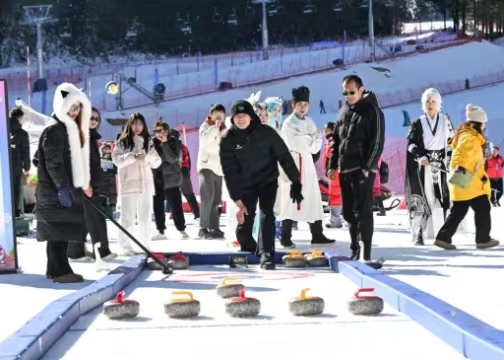 专家瞻望：体育产业结构优化 潜能巨大